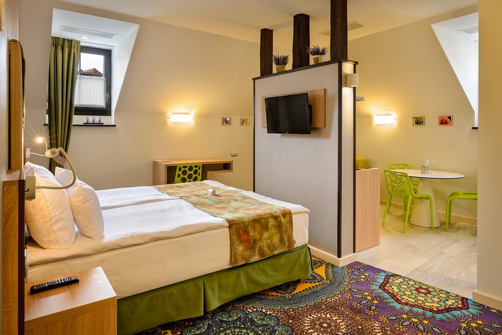 Blumenhaus Sibiu Aparthotel Ngoại thất bức ảnh
