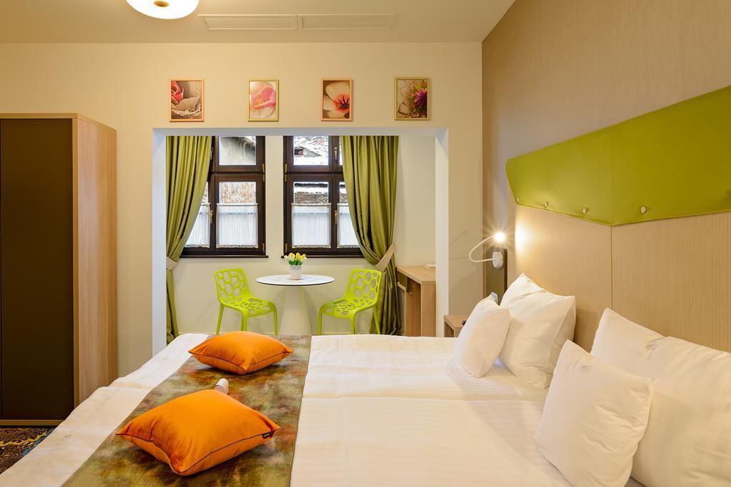Blumenhaus Sibiu Aparthotel Ngoại thất bức ảnh