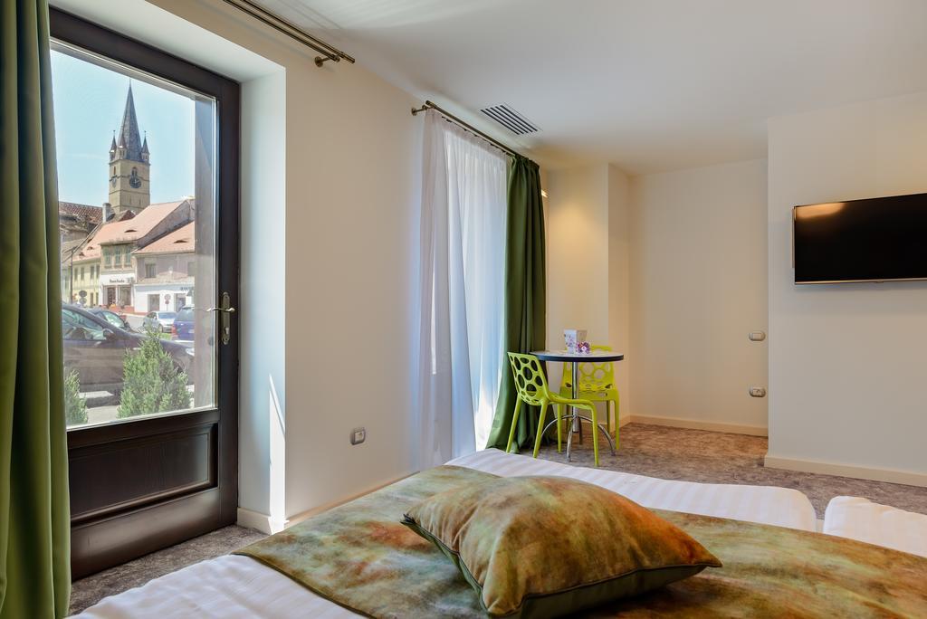 Blumenhaus Sibiu Aparthotel Ngoại thất bức ảnh