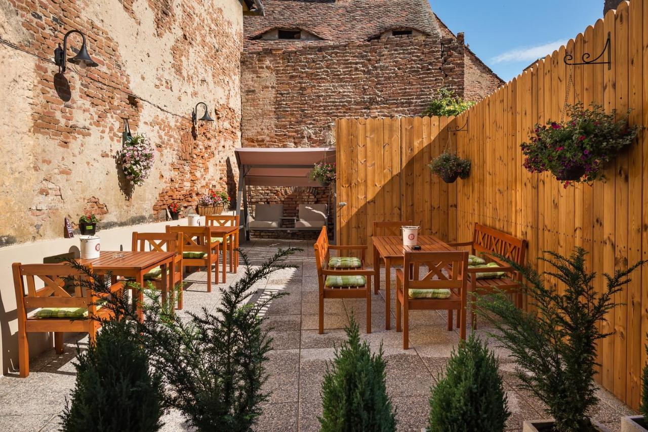 Blumenhaus Sibiu Aparthotel Ngoại thất bức ảnh
