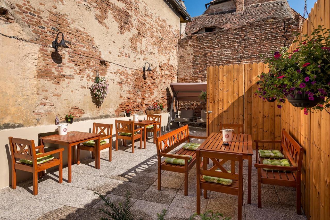 Blumenhaus Sibiu Aparthotel Ngoại thất bức ảnh