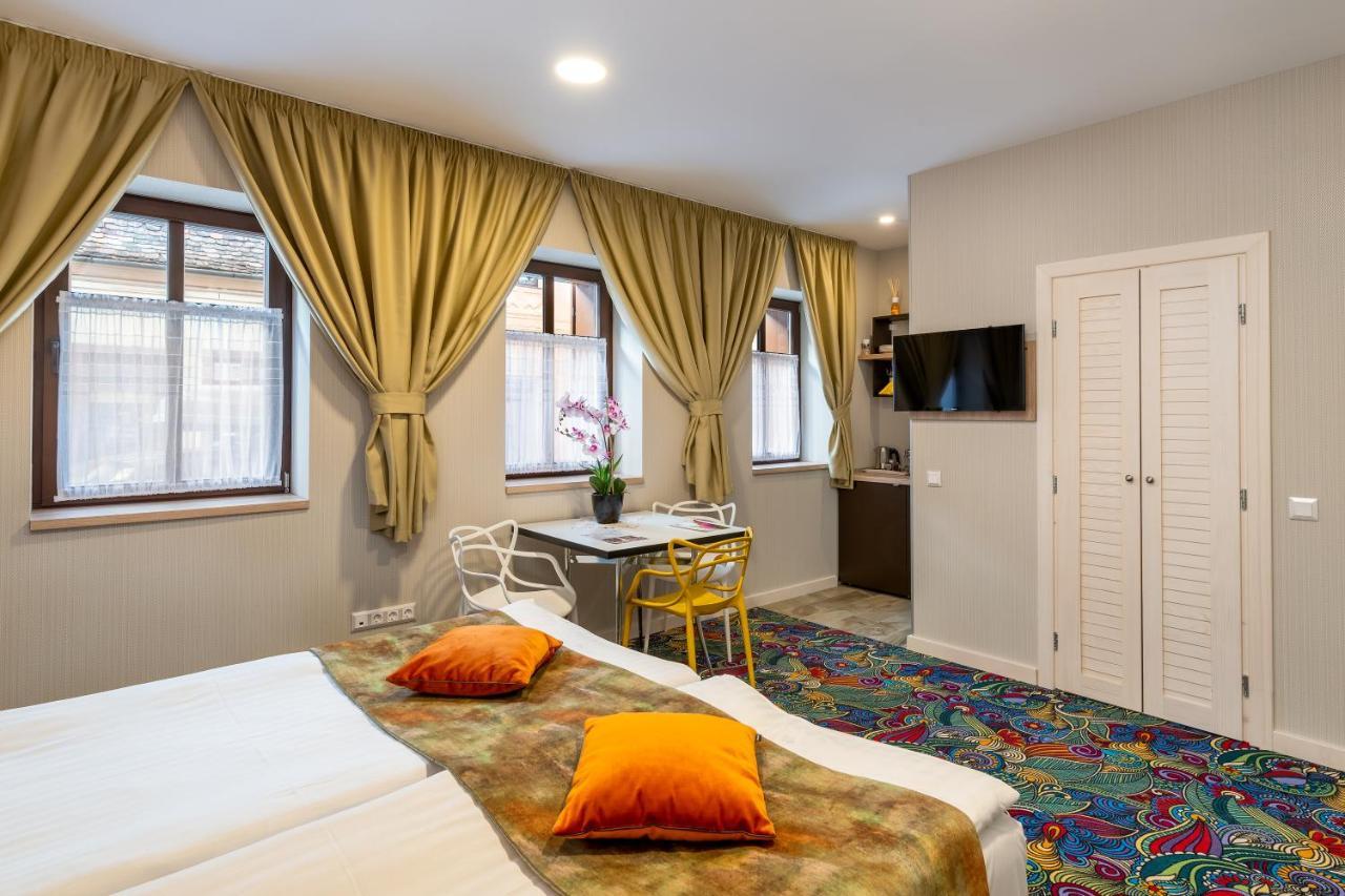 Blumenhaus Sibiu Aparthotel Ngoại thất bức ảnh