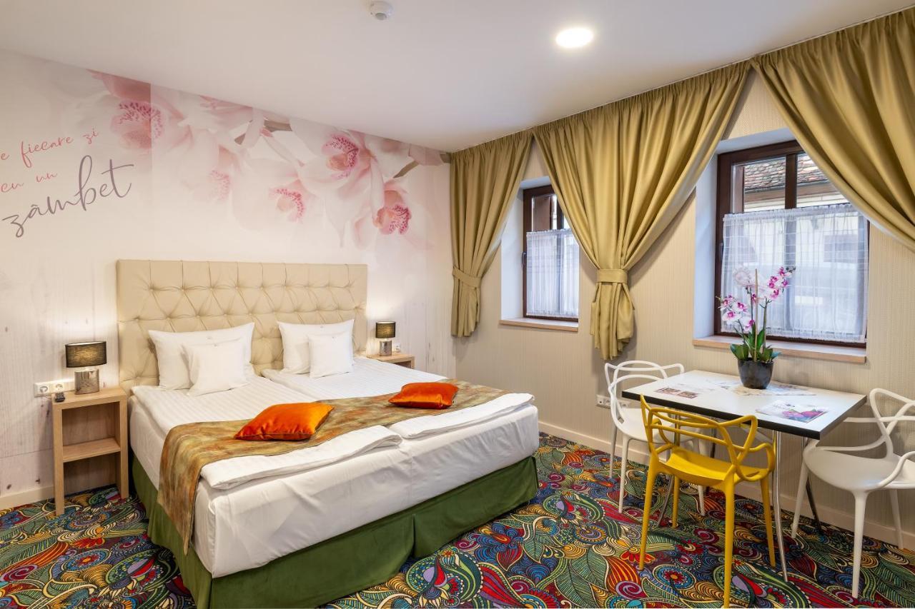 Blumenhaus Sibiu Aparthotel Ngoại thất bức ảnh