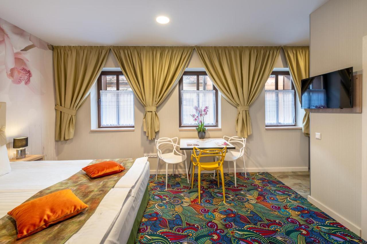Blumenhaus Sibiu Aparthotel Ngoại thất bức ảnh