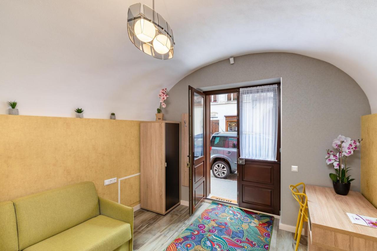 Blumenhaus Sibiu Aparthotel Ngoại thất bức ảnh